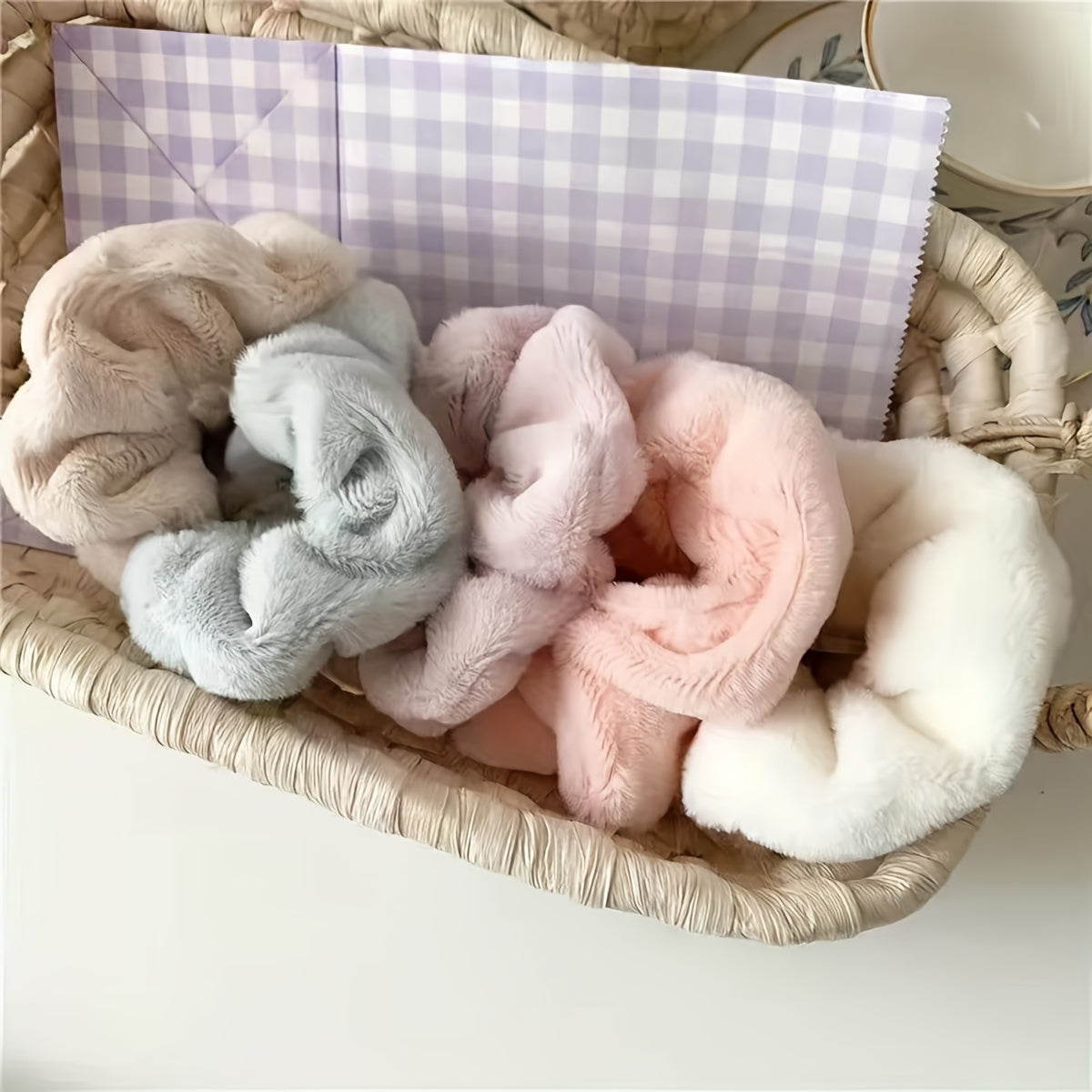 5\u002F8pcs Autumn and Winter Style Plush Large Intestine Hair Ring Simple and Versatile Hair Ring That Does Not Damage Hair