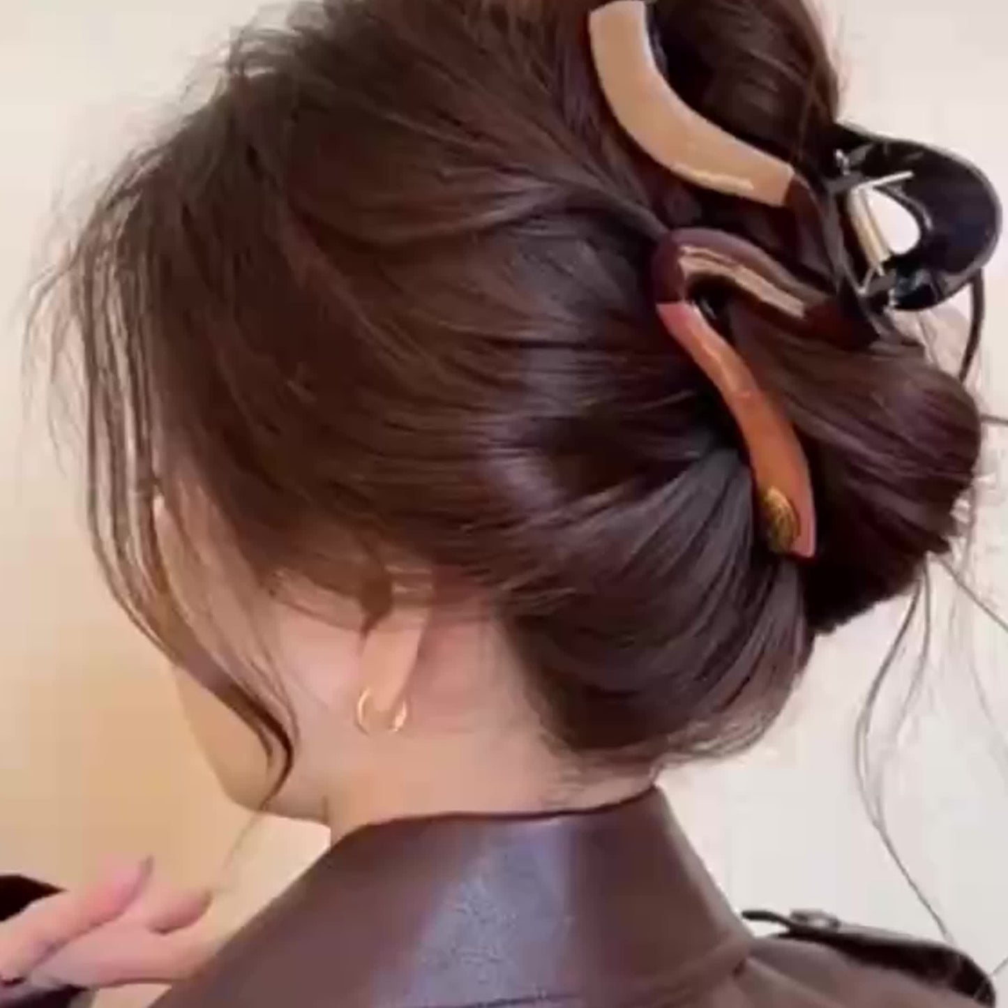 Elegant Two-Tone Shark Clip for Thick Hair - Caramel & Brown Hair Claw with Secure Hold
